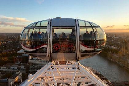 Picture of a capsule in the London Eye Ferris Wheel above London